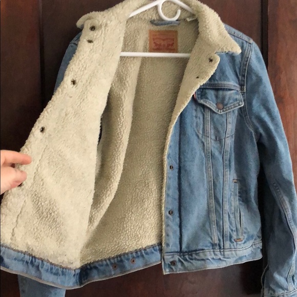 Levi’s Original Women’s Sherpa Trucker Jacket - Picture 5 of 5